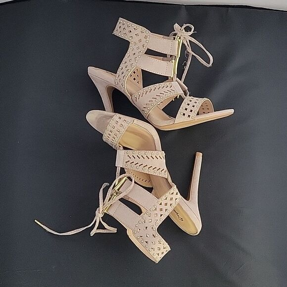 BRAND NEW QUPID POINTED TOE CUTOUT DESIGN GOLD STUDDED EMBELLISHMENTS SANDAL - Picture 7 of 16